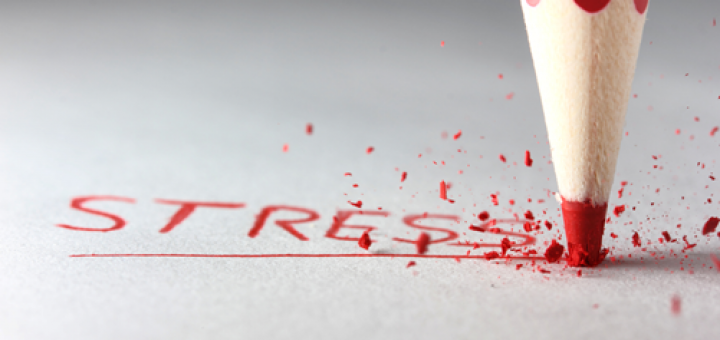 Stress i röd text